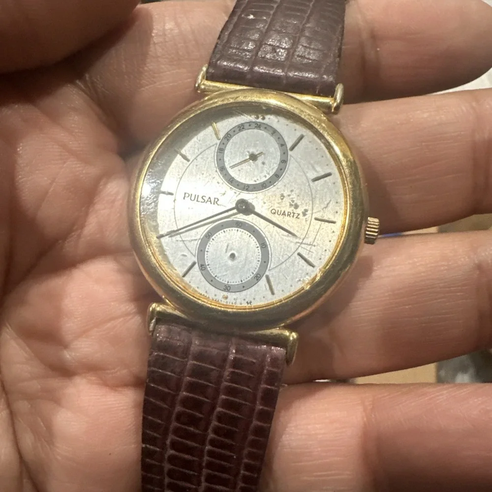 Vtg Pulsar Mens Watch 33mm V254-0080 Gold Tone Leather Missing Second Stick Read